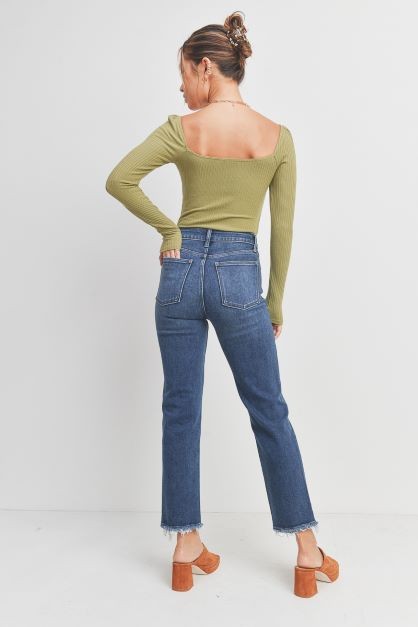 STRAIGHT JEANS WITH POCKET AND HEM BUST