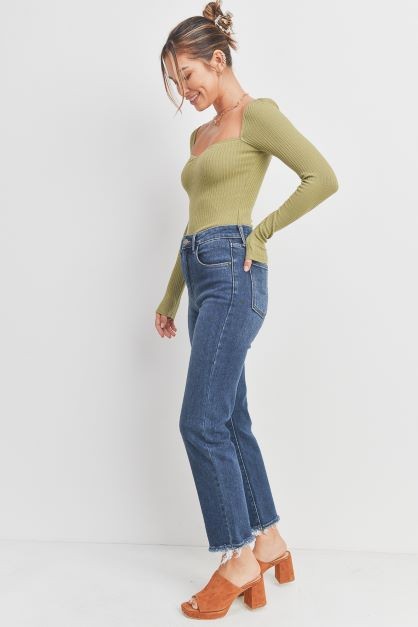 STRAIGHT JEANS WITH POCKET AND HEM BUST